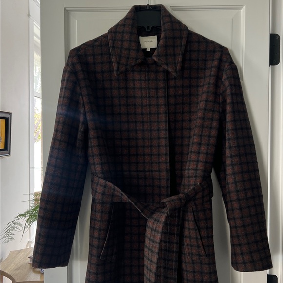 VINCE PLAID PRINT COAT Vince Coat
Black 
Long
Slit Pockets & Button Closure - Picture 2 of 11